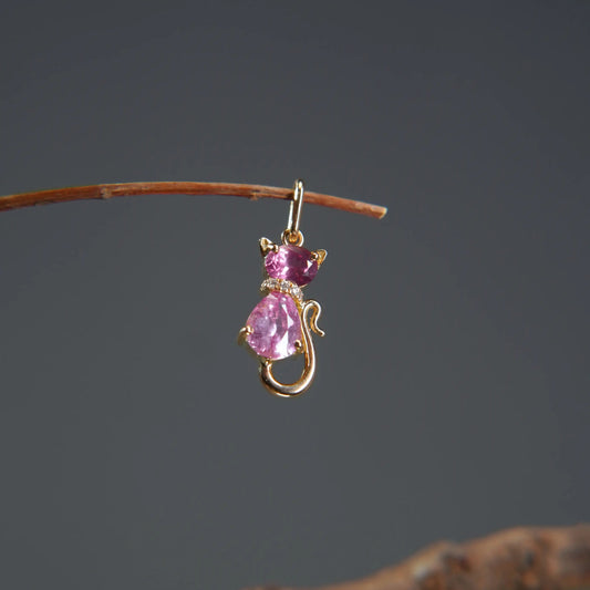 Pendentif en Or 18K – Chat et Diamants, une touche d’élégance