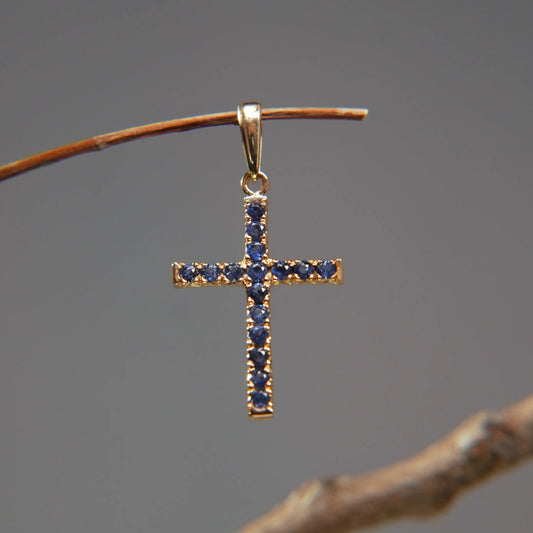 Pendentif Croix en Or 18K et Saphirs bleu – Symbole de protection