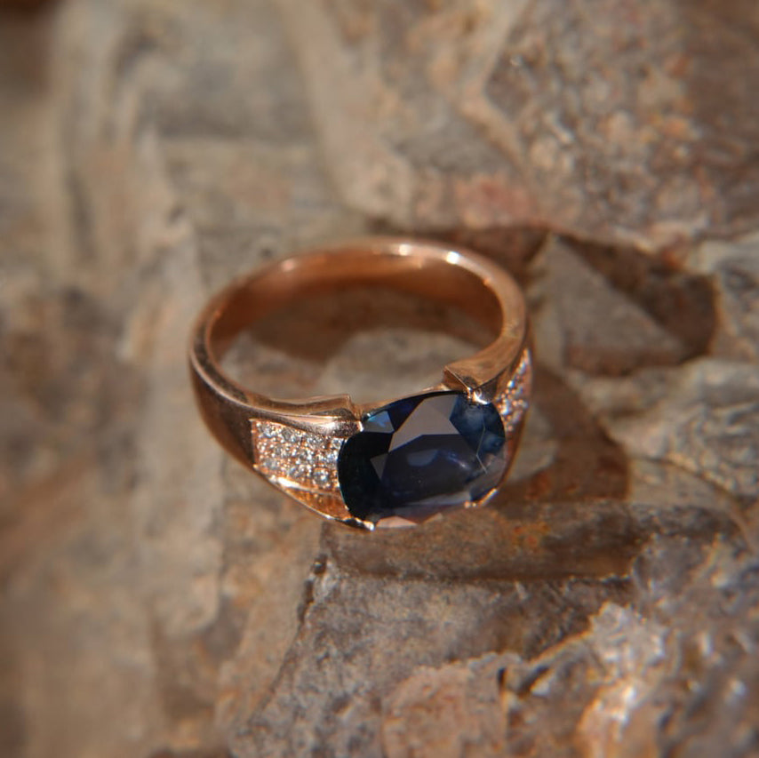Ring – Blue Sapphire and Diamonds