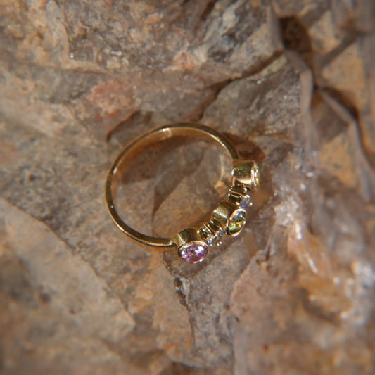 Bague en or 18K – Saphirs multicolores, harmonie éclatante