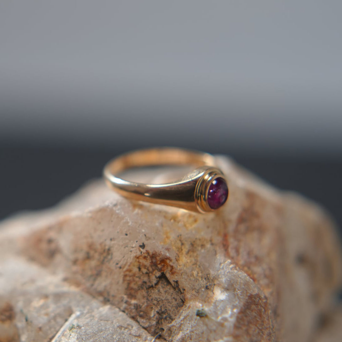 Bague jonc en Or 18 Carats sertie de Saphirs