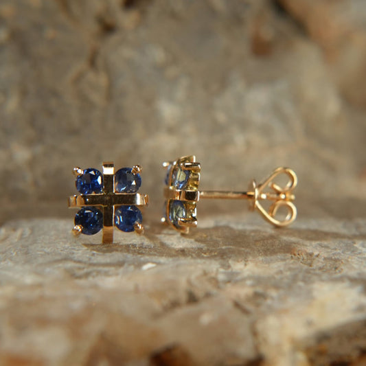 Boucles d’oreilles en Or 18K – Quatre Saphirs