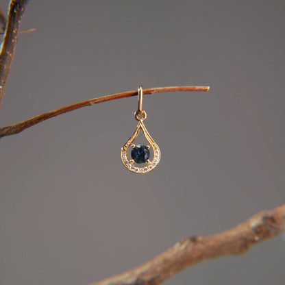 18K gold pendant – Blue sapphire surrounded by diamonds