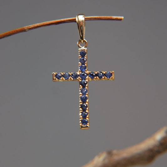 Pendentif Croix en Or 18K et Saphirs bleu – Symbole de protection