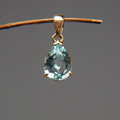 Pendentif en Or 18K – Béryl en goutte d’eau
