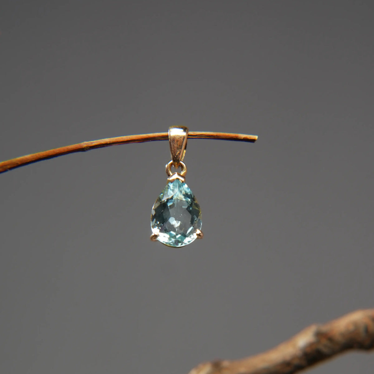 Pendentif en Or 18K – Béryl en goutte d’eau