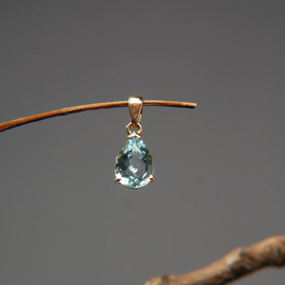 Pendentif en Or 18K – Béryl en goutte d’eau