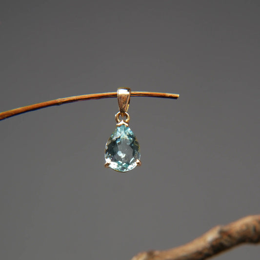 Pendentif en Or 18K – Béryl en goutte d’eau