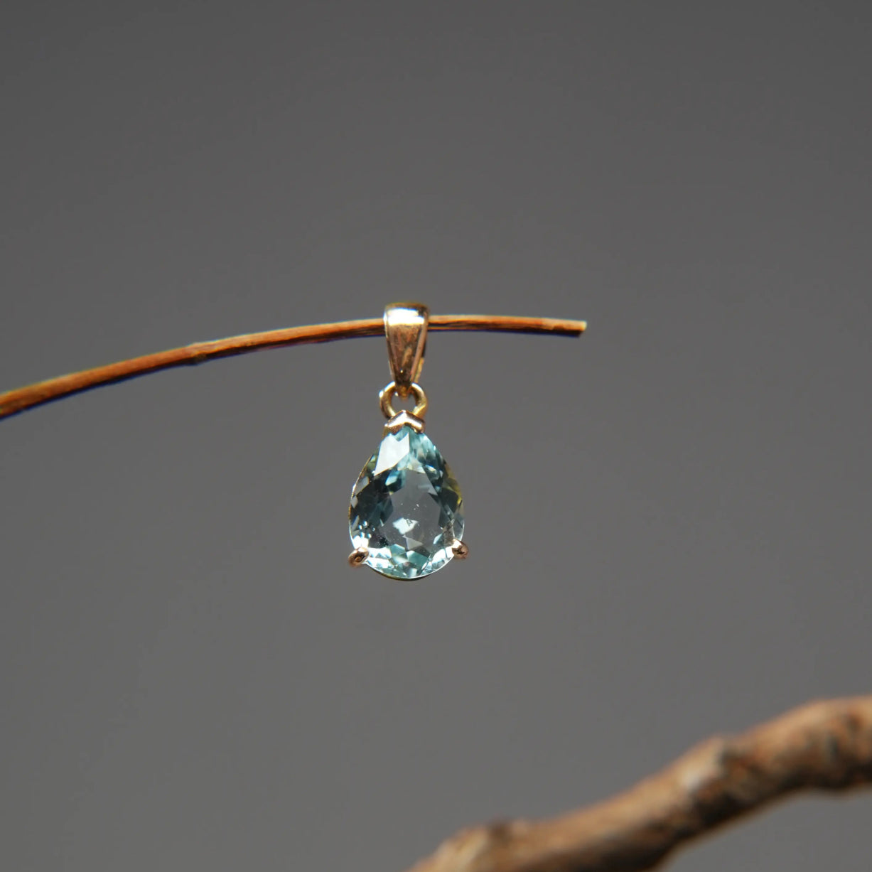 Pendentif en Or 18K – Béryl en goutte d’eau