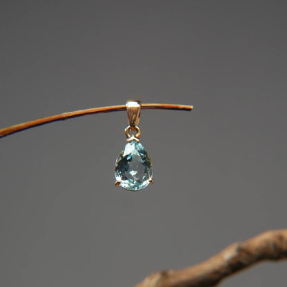 Pendentif en Or 18K – Béryl en goutte d’eau