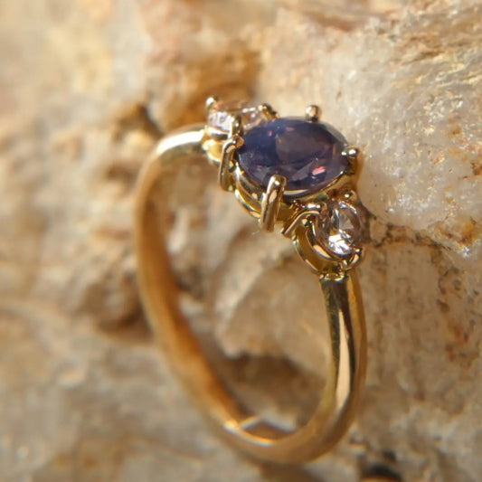 18K Gold Ring – Blue Sapphire Elegance
