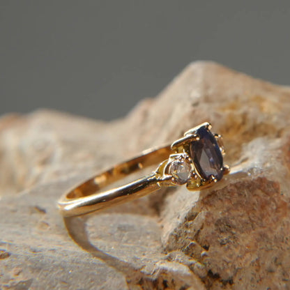 18K Gold Ring – Blue Sapphire Elegance