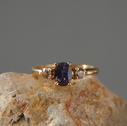 18K Gold Ring – Blue Sapphire Elegance