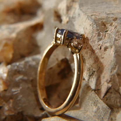 18K Gold Ring – Blue Sapphire Elegance