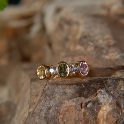 Bague en or 18K – Saphirs multicolores, harmonie éclatante