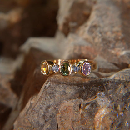 Bague en or 18K – Saphirs multicolores, harmonie éclatante