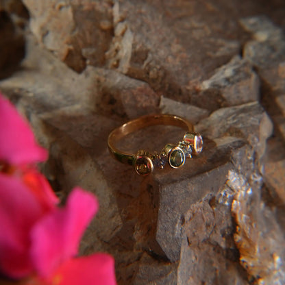 Bague en or 18K – Saphirs multicolores, harmonie éclatante