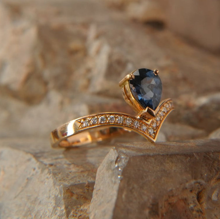 Bague en or 18K – L’alliance des pierres précieuses