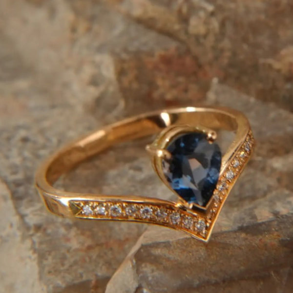 Bague en or 18K – L’alliance des pierres précieuses