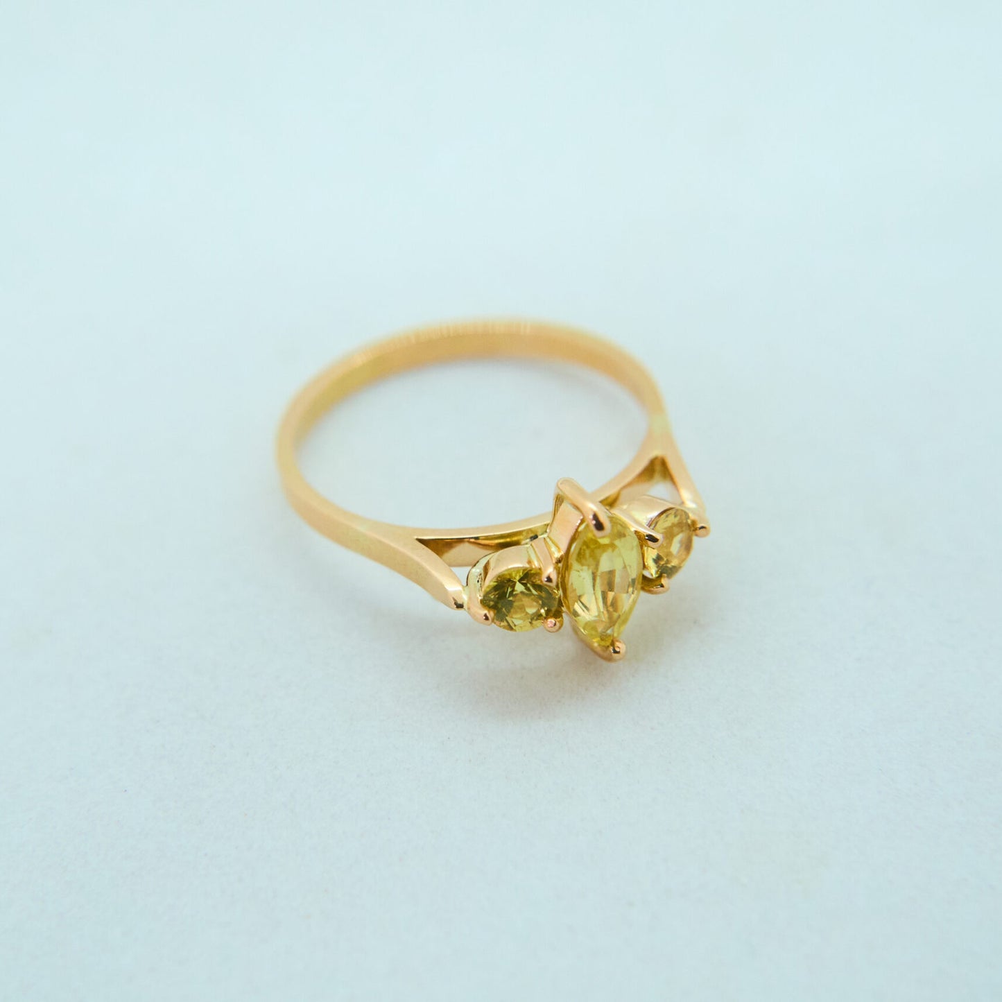 18K Gold Ring – Yellow Sapphire